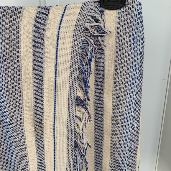 Halogen Textured Skirt- size 8 - Picture 2 of 3